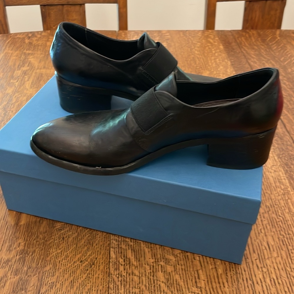 Gidigio Black Leather Loafers. Like new. Boxed